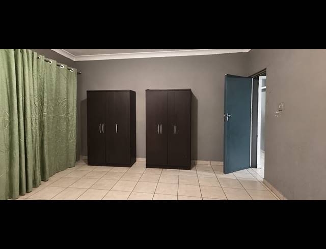 4 BEDROOM FREESTANDING FOR SALE IN VANDERBIJLPARK CE 2